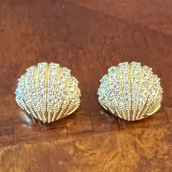 Gold Plated Shell Shape Simulated Diamonds Earrings Luxury, Glamorous Earrings - Picture 6 of 8
